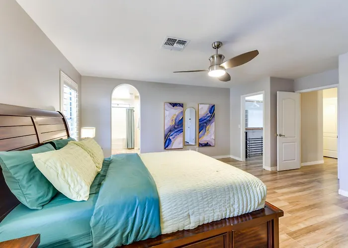 Relax Poolside & Golf: Family Gem In North *