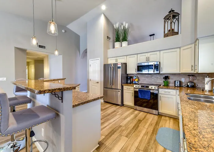 Relax Poolside & Golf: Family Gem In North Phoenix
